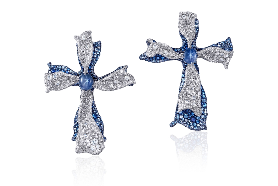 batch_5.【一五一十 ‧ 讓愛聚首】慈善藝術珠寶-歌手張清芳配戴1510 Charity Art Jewel by Cindy Chao藍寶石十字耳環