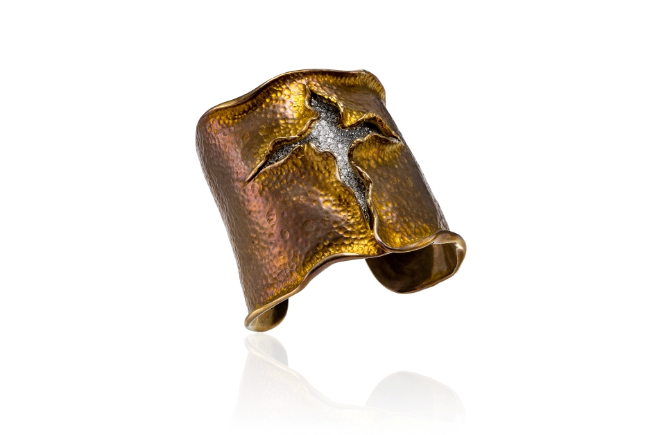 batch_15.【一五一十 ‧ 讓愛聚首】慈善藝術珠寶-演員 關穎配戴1510 Charity Art Jewel by Cindy Chao鈦金屬鑽石手環