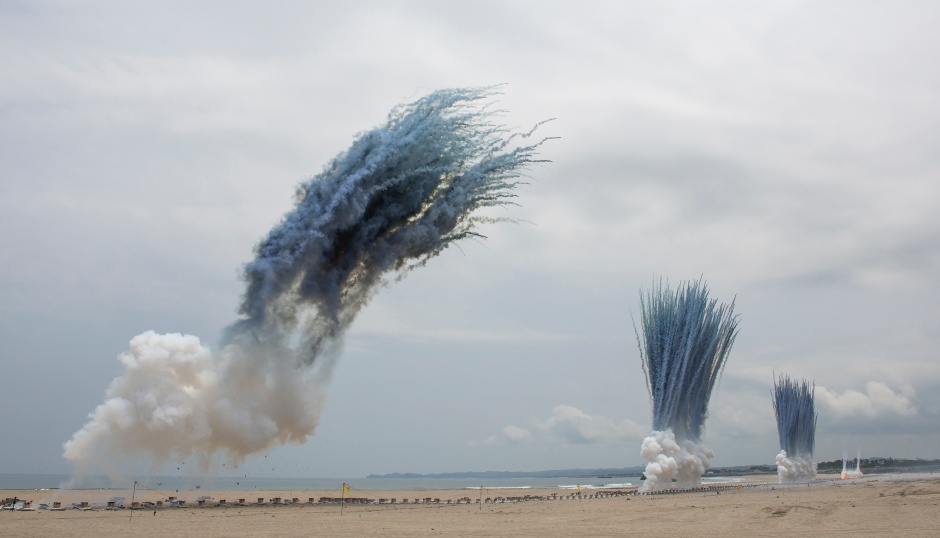 小檔蔡國強創作白日煙火《櫻花滿天的日子》SAINT LAURENT_CAI_GUO-QIANG_REVEAL_26_HR