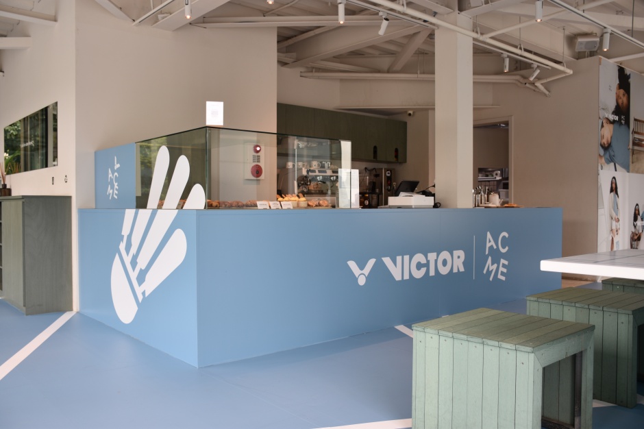 小檔VICTOR x ACMEVA SHOP 04VICTOR與生活風格品牌ACME首度合作，打造為期兩個月的期間限定羽球店鋪