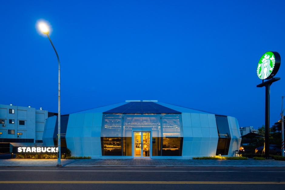 小檔星巴克台南麻豆門市夜景 (1)