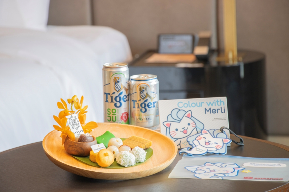 batch_高雄洲際酒店推出「醉愛獅城」一泊二食專案，入住即贈新加坡旅遊局精選限量紀念品一組，mini bar招待虎牌冰釀啤酒一瓶，更可搶先品賞虎牌啤酒2023全球代言人G-Dragon權志龍推薦新款 - 虎牌燒啤葡萄風味、李子風味隨機贈一瓶(限量200組，送完為止)