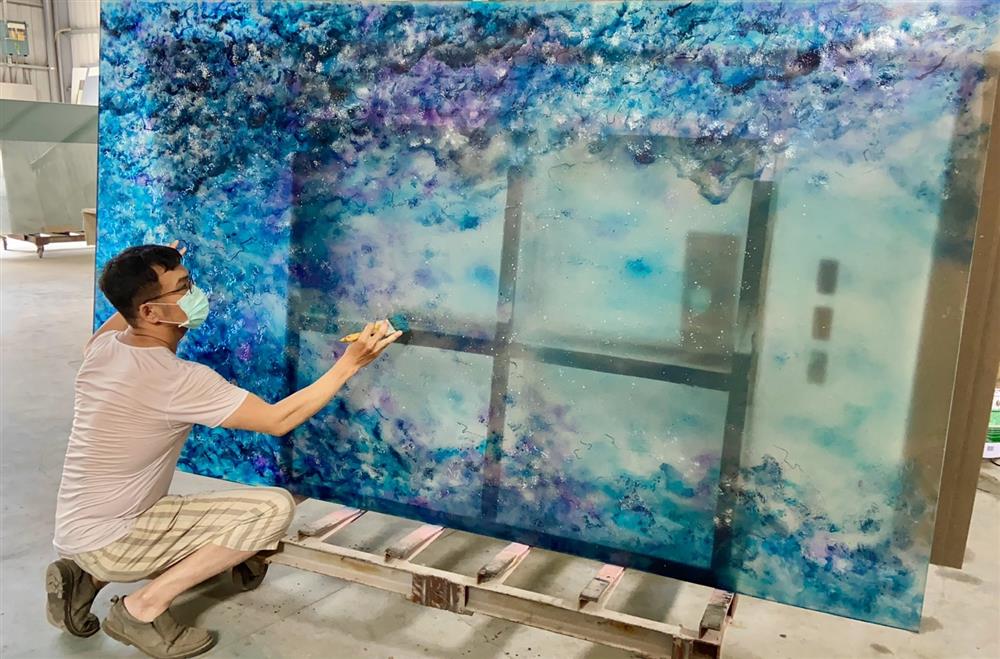 《傳統建材傳承與創生》職人藝術玻璃更是國內極少數還堅持用手工製作藝術玻璃的匠師-2