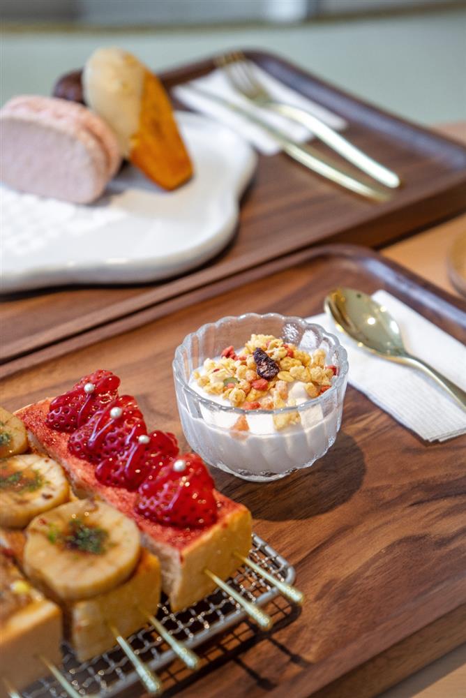 不少素食友善餐廳與咖啡廳都會使用MoonLab的椰奶優格，除了單吃，其可塑性也高，適合做成各式各樣的素食甜點。（圖片提供：MoonLab）