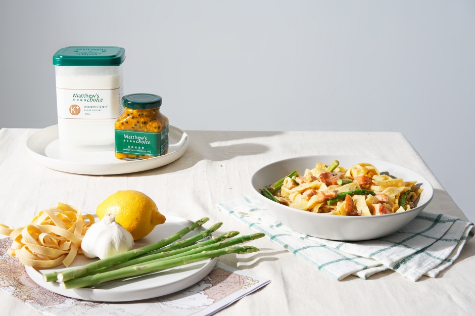 馬修嚴選採用當季新鮮水果輕加工製作果漿，保留水果原始風味，口味低糖清爽，適合拿來搭配優格及各種料理，品牌也定期推出食譜、課程以及營養師專欄甚至跨界合作來推廣優格的健康美味。（圖片提供：馬修嚴選）