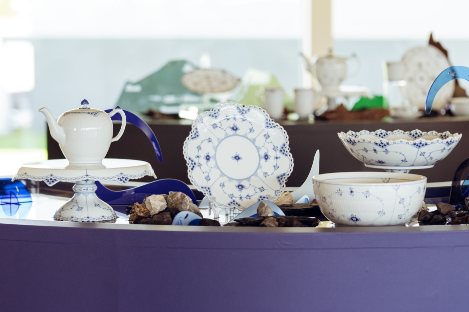 batch_探索百年手繪名瓷「皇家哥本哈根」 花草療癒中品味丹麥皇室餐桌傳奇_展示區_經典藍白系列