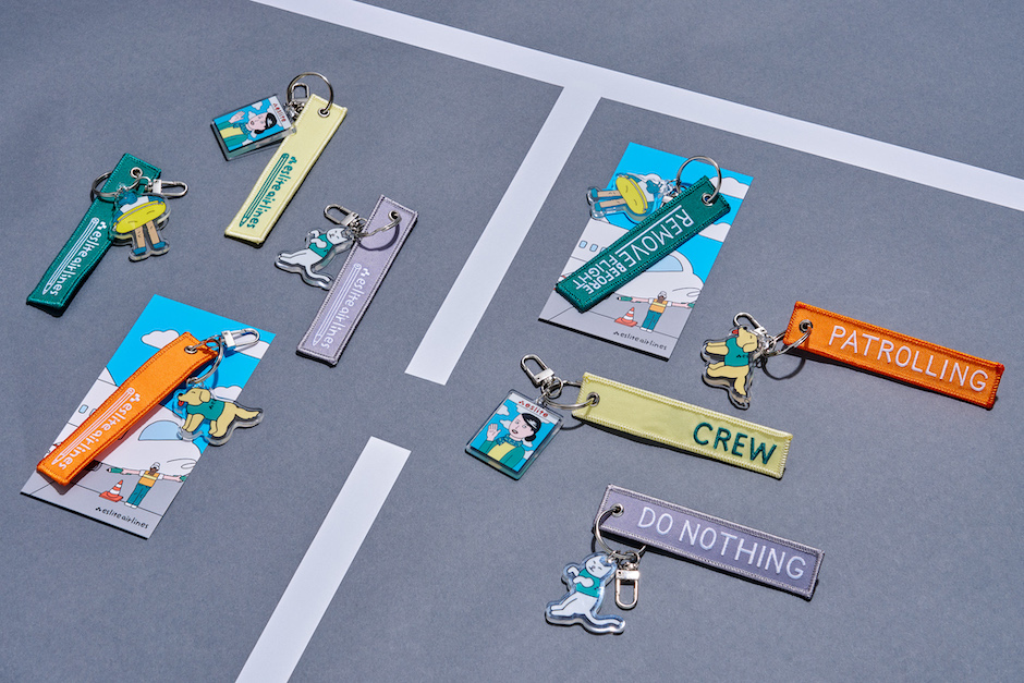 誠品理想的文具_圖12. eslite x 朝野 Peko 鑰匙圈／空服員、行李搬運員、安撫貓、緝毒犬，機組員小吊牌結合仿飛行飄帶，搭配符合職責內容標語，營造機場工作情境。安撫貓造型為展場限定款。