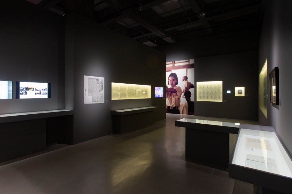小檔楊德昌回顧展「一一重構:楊德昌」:「略有志氣的少年」展區一景(臺北市立美術館提供) 小檔楊德昌回顧展「一一重構:楊德昌」:「略有志氣的少年」展區一景(臺北市立美術館提供)