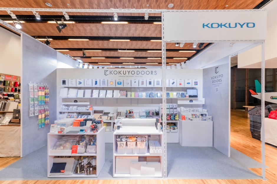 小檔誠品書店2023理想的文具2. 年初才剛於東京羽田機場設立的「KOKUYODOORS」概念店首次於海外獨家亮相，重現概念店現代感設計元素，更將限定商品空運來台，海外獨家販售｜誠品書店「2023理想的文具」