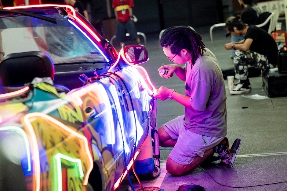 2023「草悟系.七月半」:PARK2「鬼飛踢」燈光設計團隊「冷光藝坊」(逃亡計畫 提供) 2023「草悟系.七月半」:PARK2「鬼飛踢」燈光設計團隊「冷光藝坊」(逃亡計畫 提供)