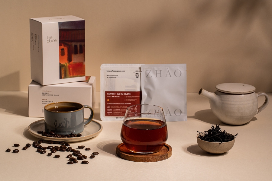 「茶咖啡」，以兆兆茶苑自慢的果木烏龍茶搭配coffee stopover中焙配方畫家咖啡