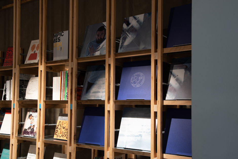 重本書店 Weight Books X Flowerpot Cobalt Blue 鈷藍 空間4 重本書店 Weight Books X Flowerpot Cobalt Blue 鈷藍 空間4
