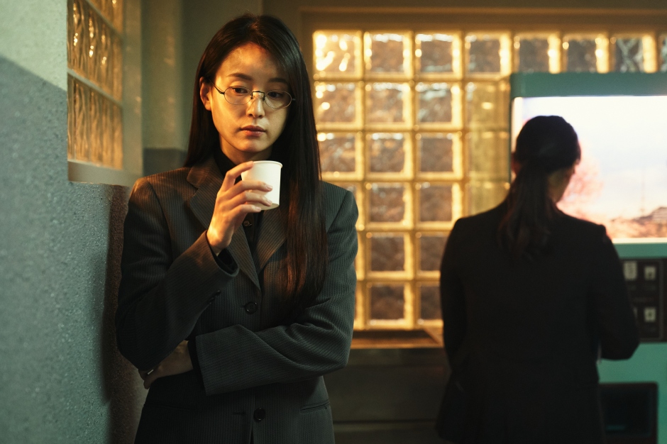 小檔韓劇《MOVING異能》劇照0816 更新  (71)《W-兩個世界》、《愛上變身情人》韓孝周以「金奉皙」的母親登場挑戰演出這個集結特工、妻子、與母親的超高難度角色。