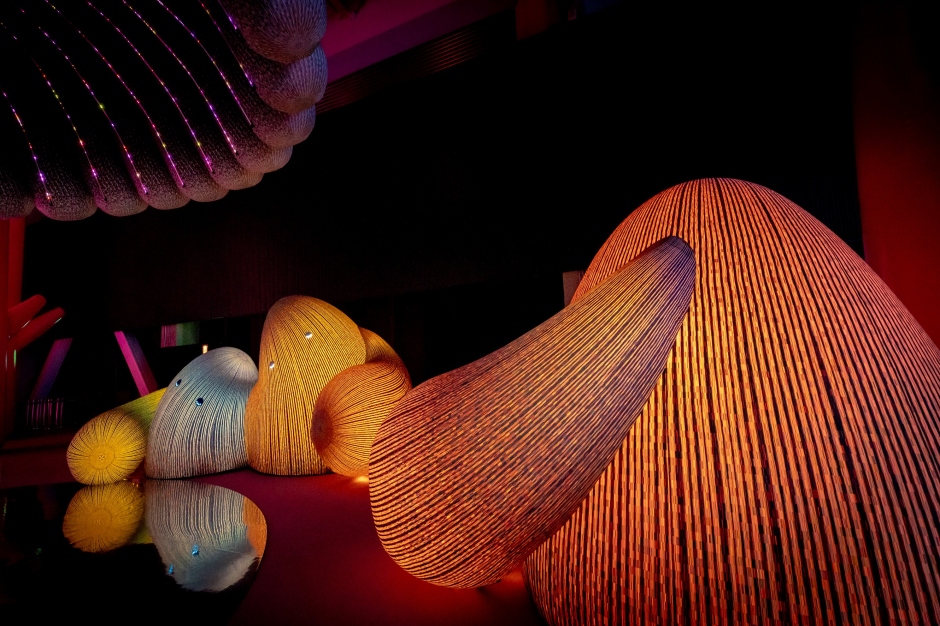 小檔06. 誠品生活新店│邀請觀眾走入狹窄而曲折的路徑喚醒「沉睡山靈」，