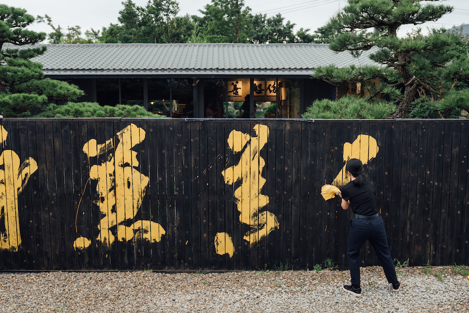 2023白晝之夜買不到藝術公園—遊湖計畫，是由朋丁擅長的主題藝術裝置與互動參與演出方向出發，圍繞翠湖周邊，規劃一場只存在一晚的藝術聚落。