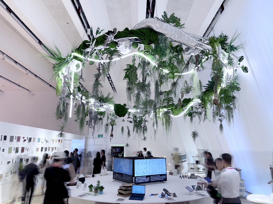 感官花子打造展間邀請到「感官花子」設計位於視覺焦點的植物裝置。（圖片提供：台灣設計研究院） 