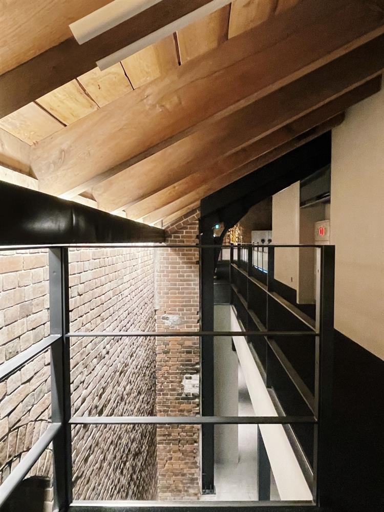 小檔北海道NIPPONIA HOTEL 函館港町Public_04在原有的舊空間裡， 建起新空間。