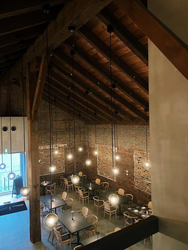 小檔北海道NIPPONIA HOTEL 函館港町Public_05由二樓望向大廳的風景。