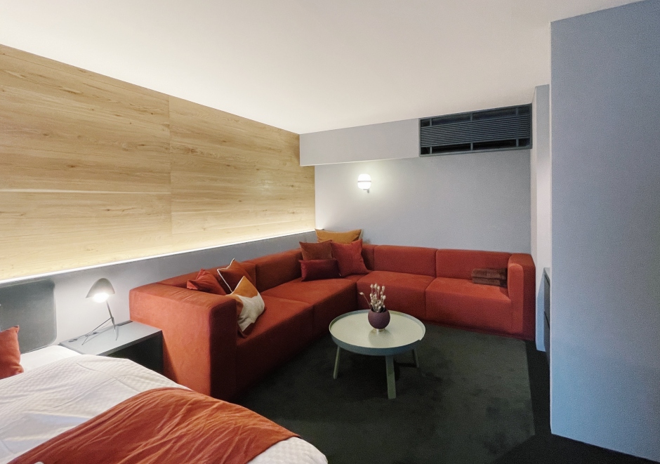 小檔北海道NIPPONIA HOTEL 函館港町Room_03不同房間有著不同的織品配色。