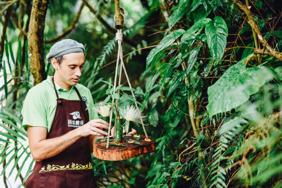 小檔宜蘭頭城五漁村08.圖說：頭城休閒農場的「綠色廚房」（Green Kitchen）呼應品牌的永續理念，以食物設計的方式打造一席「富饒森林饗宴」，為來客呈現一程融入地產食材、食農教育與自然生態的五感之旅。（圖片來源／宜蘭縣政府）