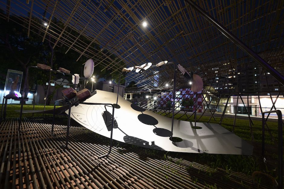 4.文博會主題館「野性博物館」展覽核心主旨為「前往創作的初始生態」，呈現當代藝文創作者的田野經驗與野性創作的生發過程。展覽邀集多個作品具海外能見度與展演經驗的創作團隊，其中包括FOCA福爾摩沙馬戲團、布拉瑞揚舞團、豪華朗機工、瀚草影視與三牲獻藝等藝文團體，作品依據五個野性創作階段錯落在每個展間，在一塊塊空曠的實驗場域上，持續生長出文化與創意的未來。