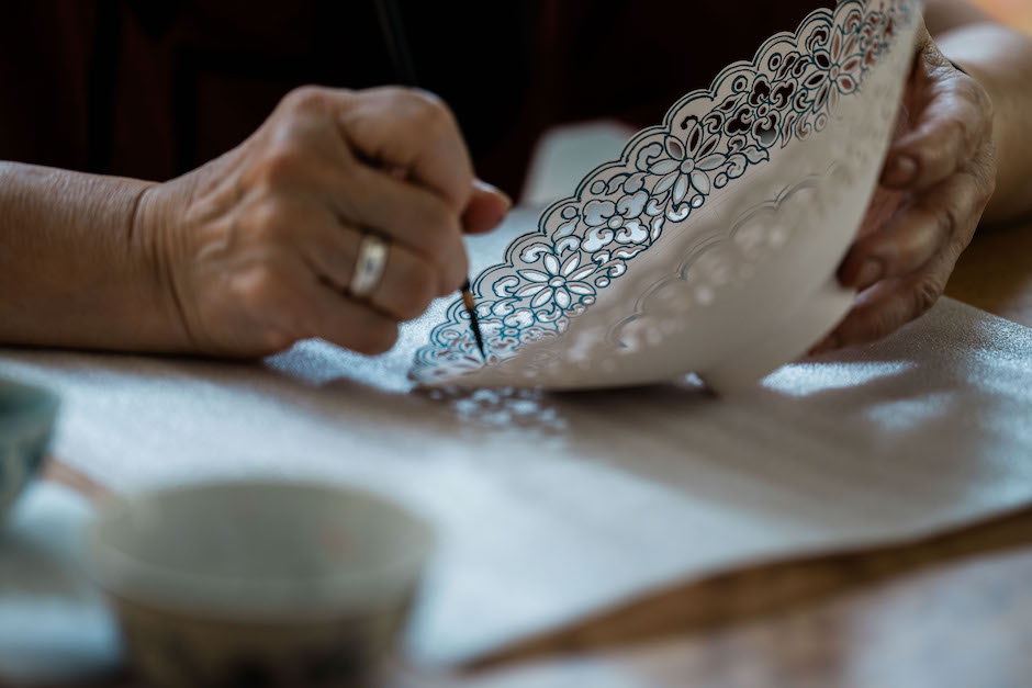 鶯歌產地開放日邀請到李存仁老師_青花菊瓣鏤空薄胎碗作品創作中_輕!薄!潤!透!_薄如蛋殼薄胎瓷_還原燒做法 鶯歌產地開放日邀請到李存仁老師_青花菊瓣鏤空薄胎碗作品創作中_輕!薄!潤!透!_薄如蛋殼薄胎瓷_還原燒做法