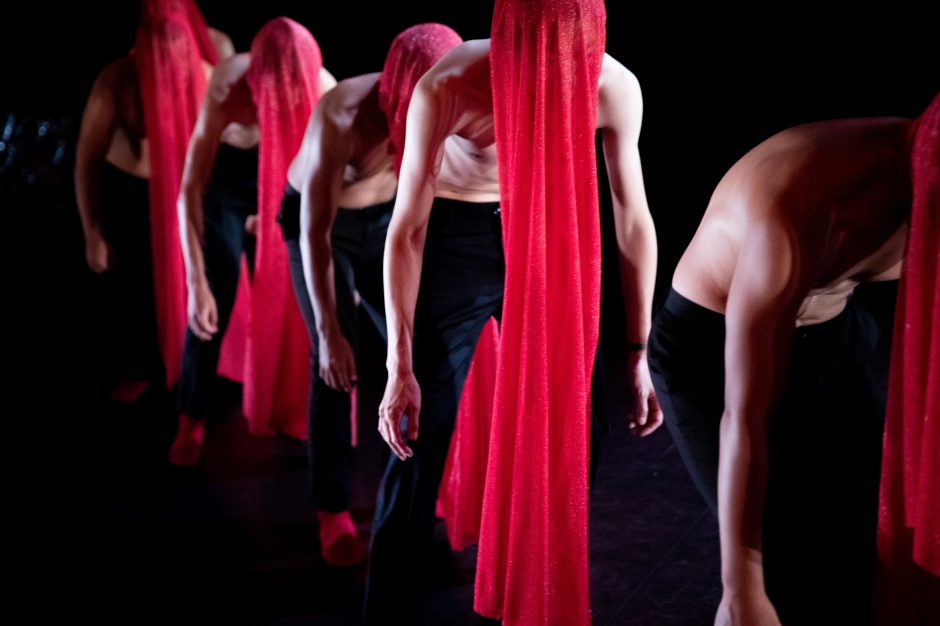 上稿圖由太魯閣族原住民藝術家瓦旦‧督喜創立的TAI身體劇場（臺北表演藝術中心提供）