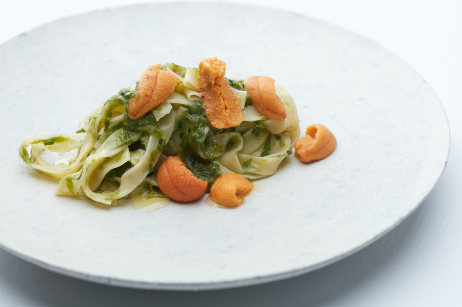 batch_新聞附件五-香港米其林三星「Ta Vie旅」招牌菜色「自製手工麵、青海苔醬、馬糞海膽」