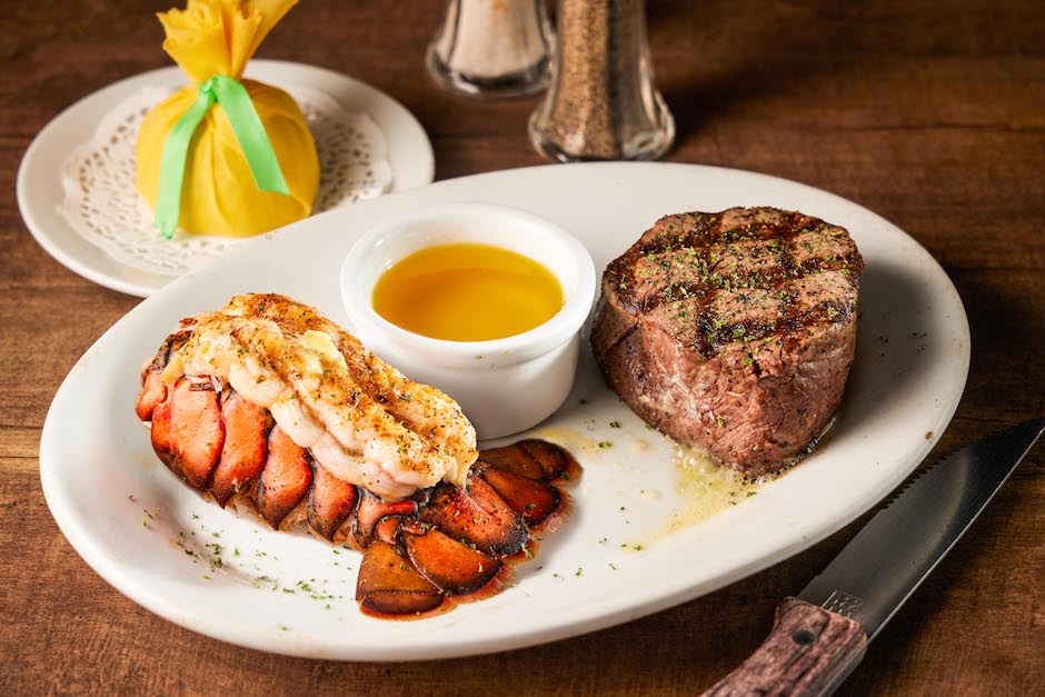 茹絲葵牛排館30週年套餐主餐以饕客最為喜愛的美國菲力牛排搭配頂級波士頓龍蝦尾！（圖片由茹絲葵提供）