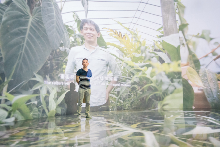 國美館「串流群落：溫室中的溫室」展覽現場10作品從不同時代的書寫形式和工具出發，提出了人類面對環境變遷和自然之間關係的深刻問題（圖片提供：日目247visualart）