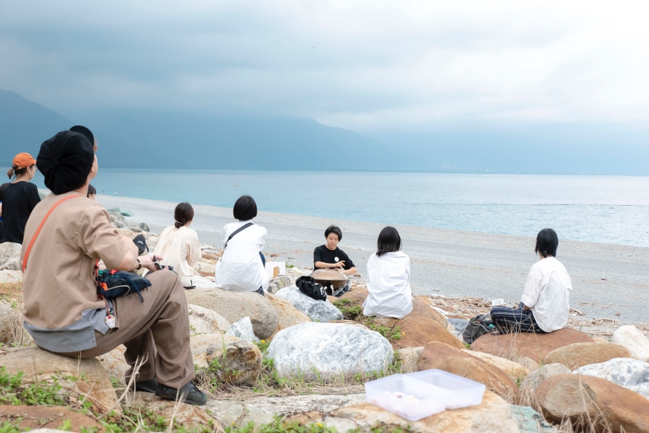 小檔花蓮美感石場11.樹石聲感官體驗走近太平洋感受手碟樂音與海浪交織的療癒時光。 小檔花蓮美感石場11.樹石聲感官體驗走近太平洋感受手碟樂音與海浪交織的療癒時光。
