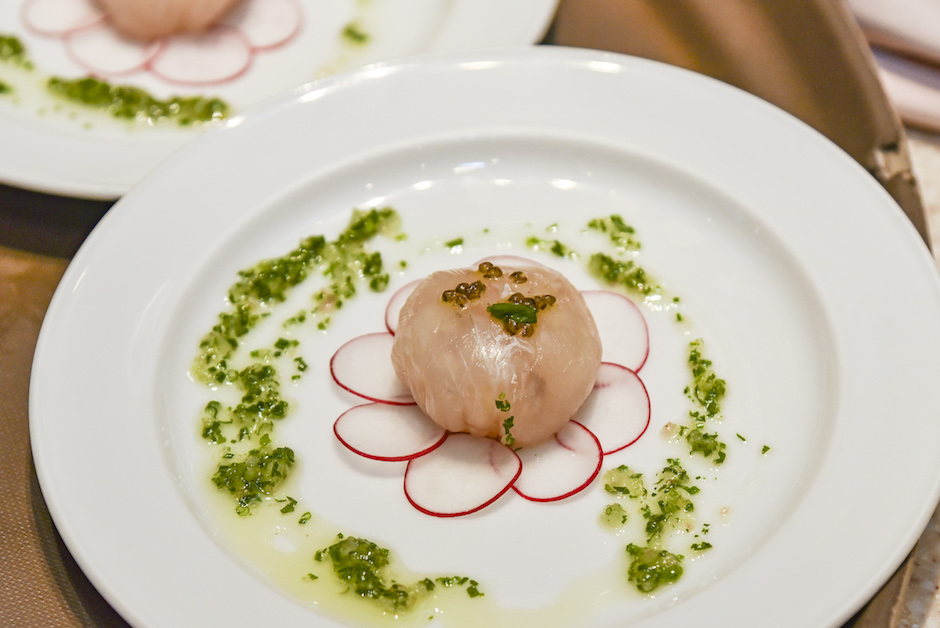 大倉久和大飯店_「日本溫泉之最 大分縣之夜」晚宴_ 昆布風味醃大分比目魚襯大葉醬 大倉久和大飯店_「日本溫泉之最 大分縣之夜」晚宴_ 昆布風味醃大分比目魚襯大葉醬