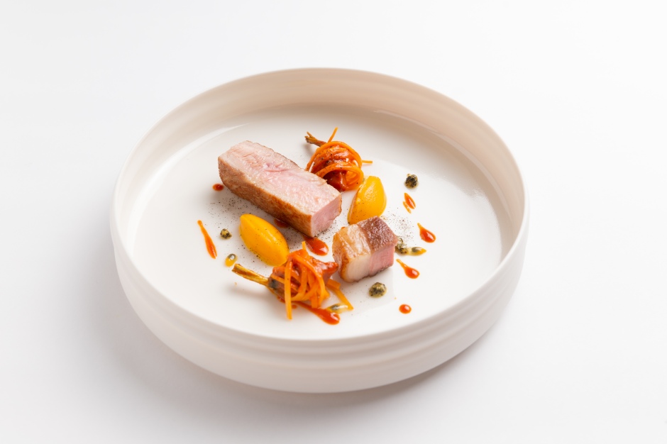 小檔新加坡傳奇「萊佛士酒店」圖4：新加坡萊佛士酒店內的La Dame de Pic餐廳結合傳統和變化的創新，令食物香氣層次豐富有致，集法國和東南亞的美饌風味於一身。