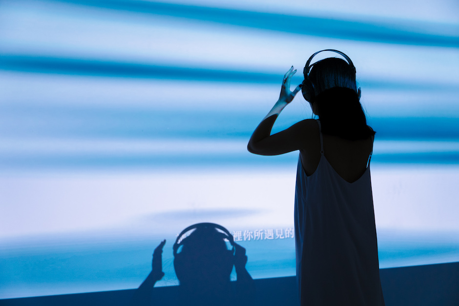 留白計畫與salu攜手策劃「追光」體驗展，光影源場引導觀者與影子互動，在「主客體」反轉間實踐同理