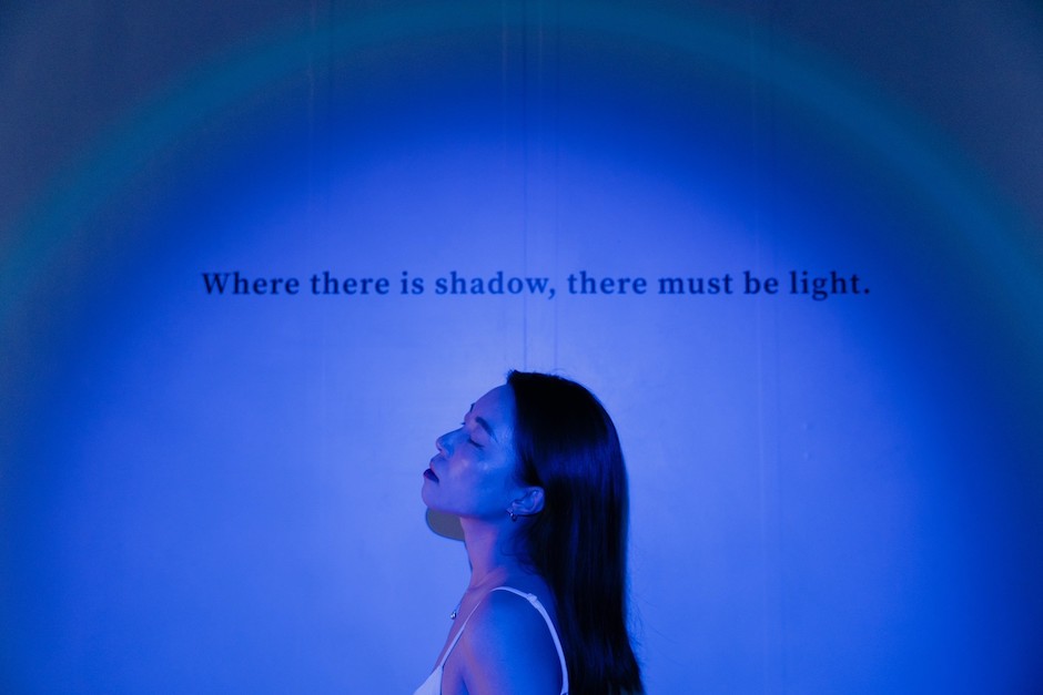 留白計畫與salu攜手策劃「追光」體驗展，展覽離境時，觀眾在光圈中與自己合影，象徵在藍垠遊境中抵達光