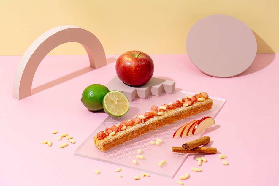 微熱山丘全新品牌微笑蜜樂：Smille於開幕日推出四款口味，共有鳳梨卡士達蜜樂酥、香蕉芭樂蜜樂酥、燻鮭魚百香蜜樂酥，及冬季限定的紅玉蘋果蜜樂酥。（2）