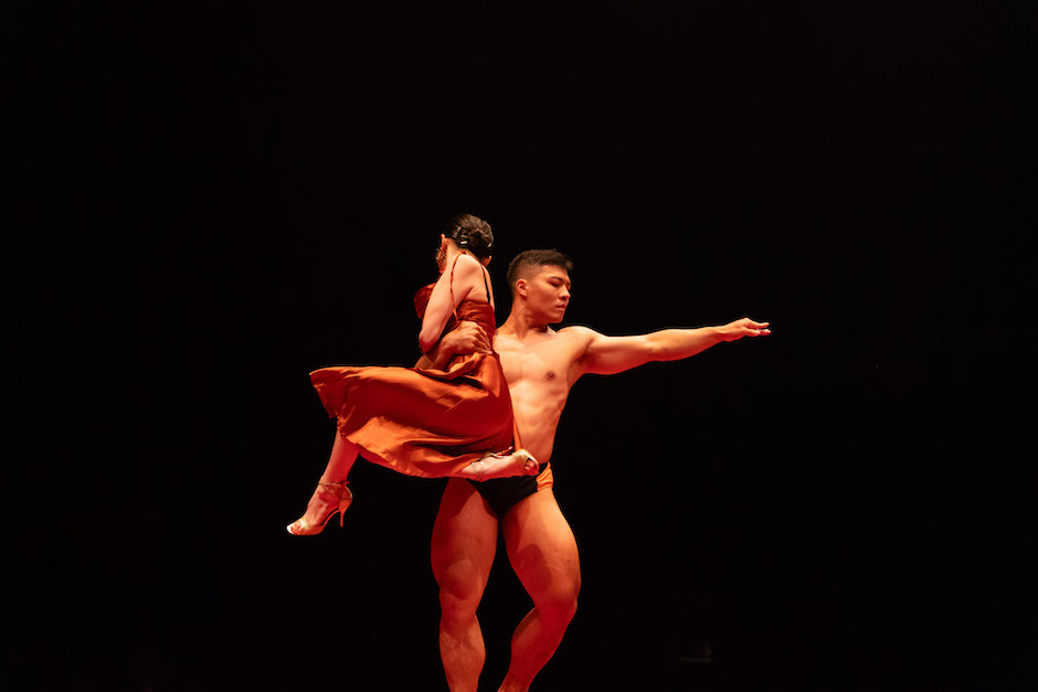 圖6：當兩位神仙相遇， 各自獨立卻又能夠彼此融為一體。（臺北表演藝術中心提供、攝影：Grace Lin）