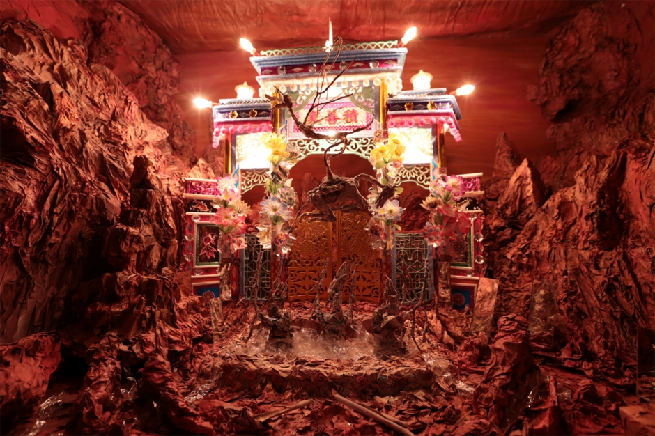 batch_《自卑的蝙蝠》靈靈參,2014-2015,六頻道動畫_錄像影音空間裝置,有聲,ˊ雙面投影影像截圖。1 batch_《自卑的蝙蝠》靈靈參,2014-2015,六頻道動畫_錄像影音空間裝置,有聲,ˊ雙面投影影像截圖。1