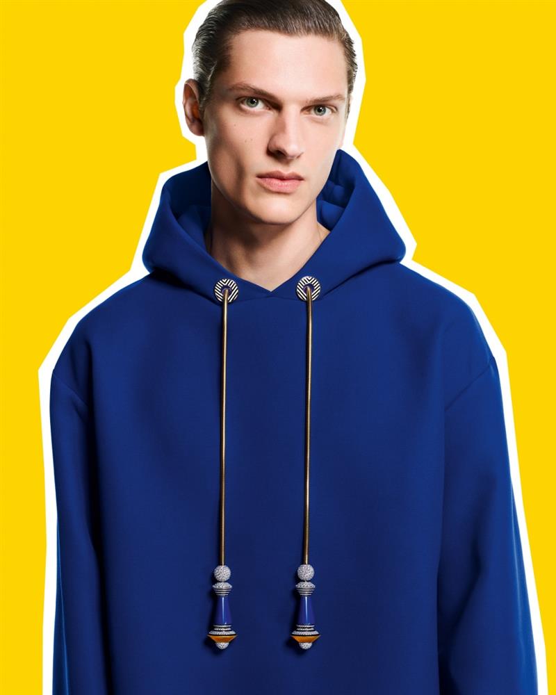 Pull me 連帽衛衣的拉繩亦可當作高級珠寶，從Jack設計汲取靈感，增添迷人魅力的當代臻美元素。