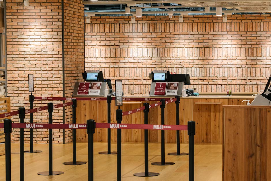 無印良品高雄大立旗艦店使用回收紅磚等素材為主進行裝潢(圖片提供:MUJI無印良品) 無印良品高雄大立旗艦店使用回收紅磚等素材為主進行裝潢(圖片提供:MUJI無印良品)