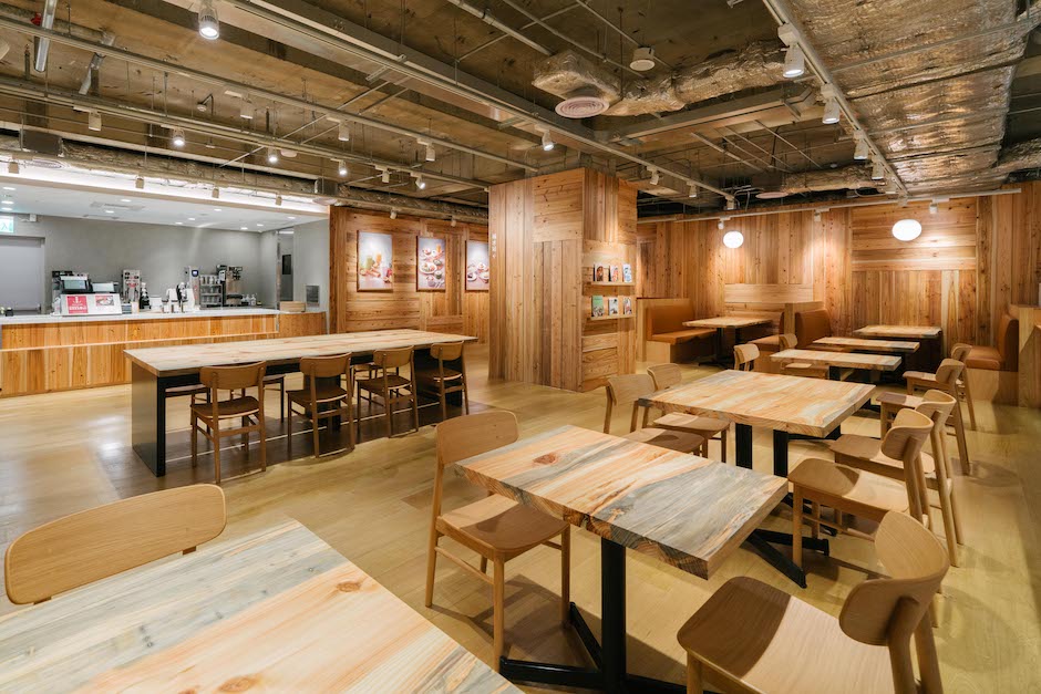 餐桌板採用來自大雪山上的「枯危木」(圖片提供:MUJI無印良品) 餐桌板採用來自大雪山上的「枯危木」(圖片提供:MUJI無印良品)