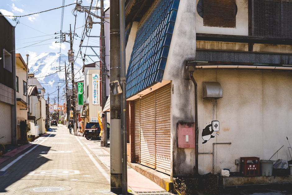 來貘出現在日本富士西裏的KAMIO喫茶店（橫式）
