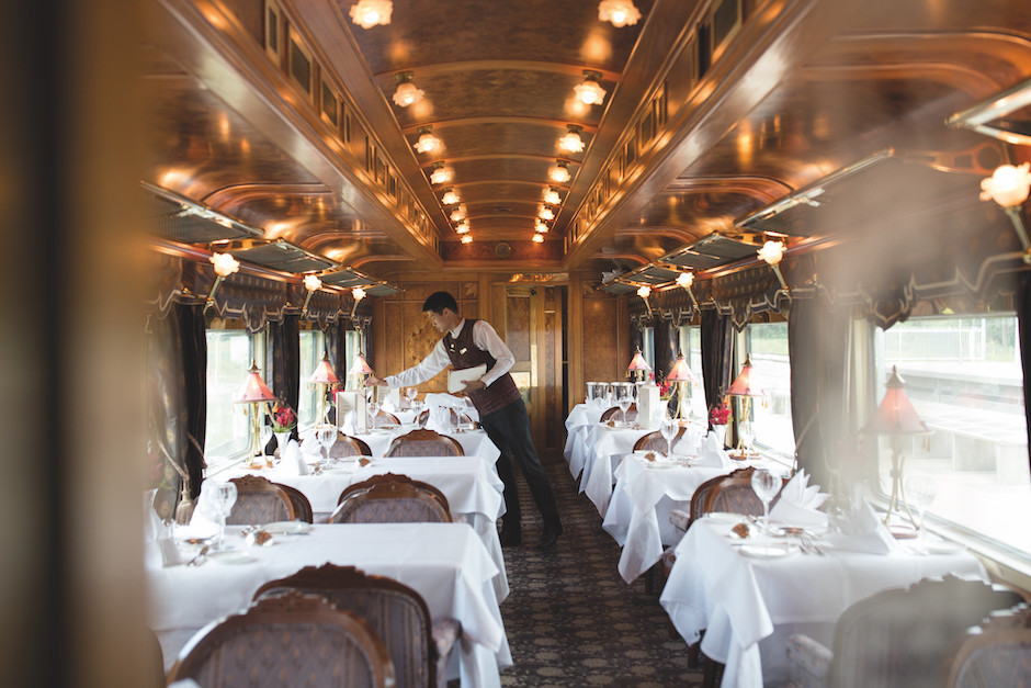 亞洲東方快車內部以華麗的木鑲嵌工藝裝飾(圖片提供:Belmond) 亞洲東方快車內部以華麗的木鑲嵌工藝裝飾(圖片提供:Belmond)