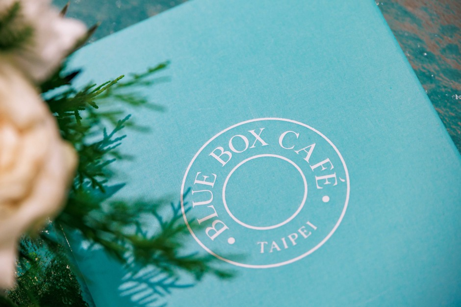 小檔tiffany cafeBlue Box Café Taipei_空間照09亞洲第一間全新概念Blue Box Café Taipei坐落於台北核心地帶，特別邀請主理台北米其林一星餐廳的林明健主廚（Chef Kin）擔任顧問