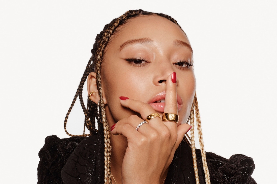 Amandla Stenberg演繹全新 COCO CRUSH 高級珠寶系列形象廣告。（圖片提供：CHANEL）。