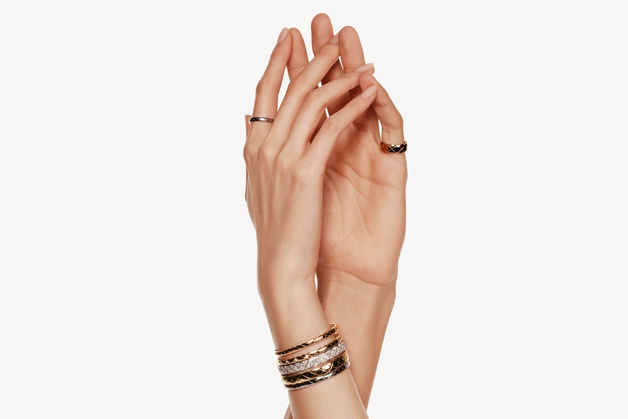 2024 COCO CRUSH 手環情境照 。（圖片提供：CHANEL）