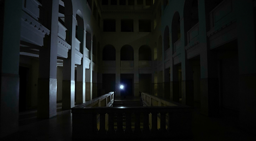 柏林「The dark rooms vertical」神秘廢墟工廠中的無光展覽 柏林「The dark rooms vertical」神秘廢墟工廠中的無光展覽