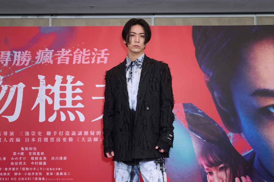 龜梨和也更透露此次於《怪物樵夫》中飾演的角色,因為是精神疾病患者,從眼神的轉變到脖子的轉動,都是很微小細膩的變化,也是個不小的挑戰。(圖片提供:網銀國際影視) 龜梨和也更透露此次於《怪物樵夫》中飾演的角色,因為是精神疾病患者,從眼神的轉變到脖子的轉動,都是很微小細膩的變化,也是個不小的挑戰。(圖片提供:網銀國際影視)