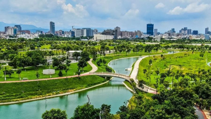 臺中中央公園全新藝術裝置!何理互動《微觀複印》反射公園風景,邀請人們觀察自然環境 臺中中央公園全新藝術裝置!何理互動《微觀複印》反射公園風景,邀請人們觀察自然環境