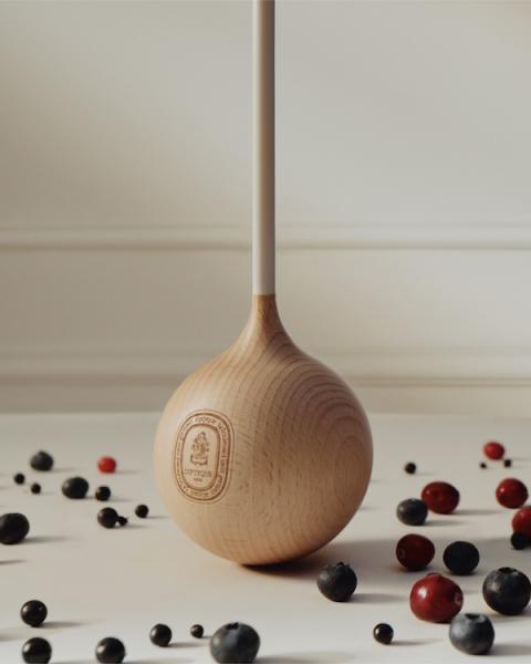 Diptyque推出「Culbuto」不倒翁擴香器！選用山毛櫸、陶瓷打造，輕輕一推就啟動
